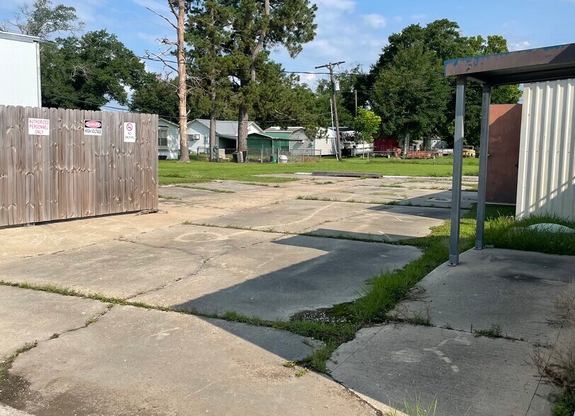 More Photos Of 309 Calcasieu Ave, Lake Arthur General Retail For Sale