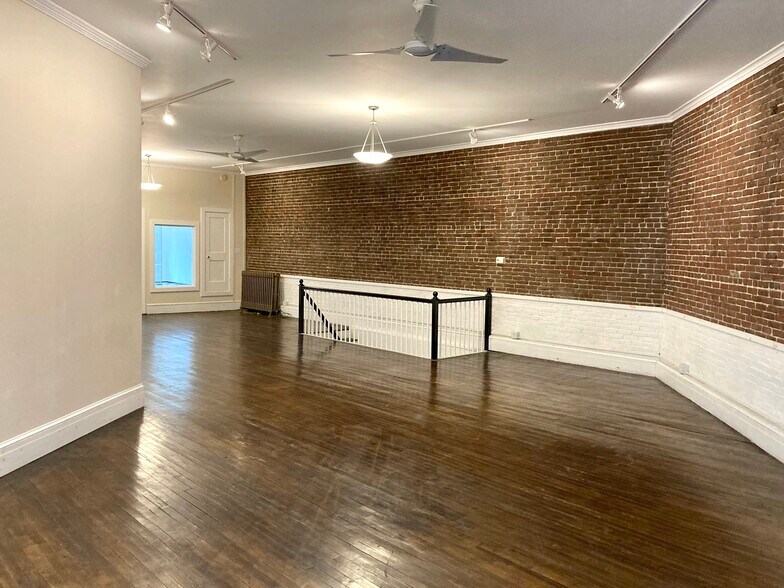 More Photos Of 116 Main St, Biddeford Storefront Retail Residential For Lease