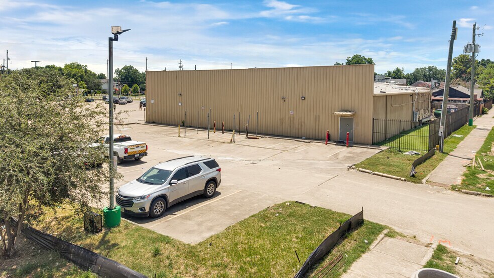 More Photos Of 2601-2619 Fulton St, Houston Unknown For Lease