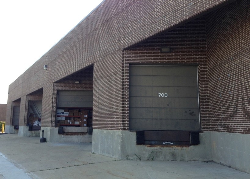 More Photos Of 700 Remington Rd, Schaumburg Light Manufacturing For Lease