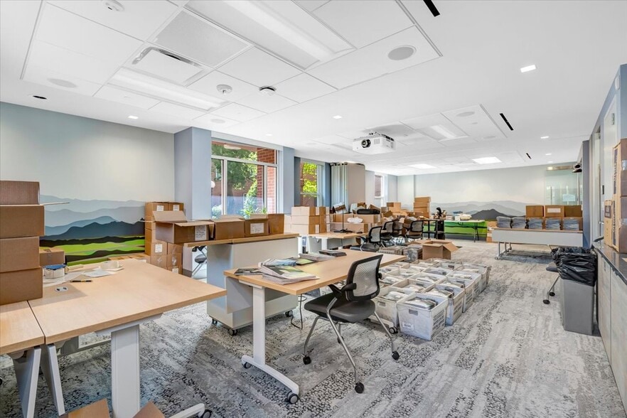 More Photos Of 4220 King St, Alexandria Office For Sale