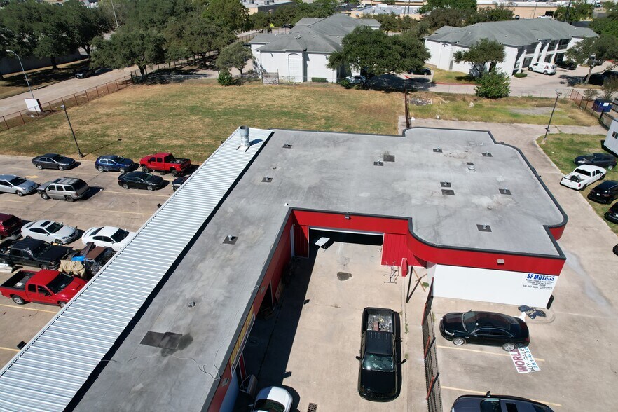 More Photos Of 101 Wells Fargo Dr, Houston Auto Repair For Sale
