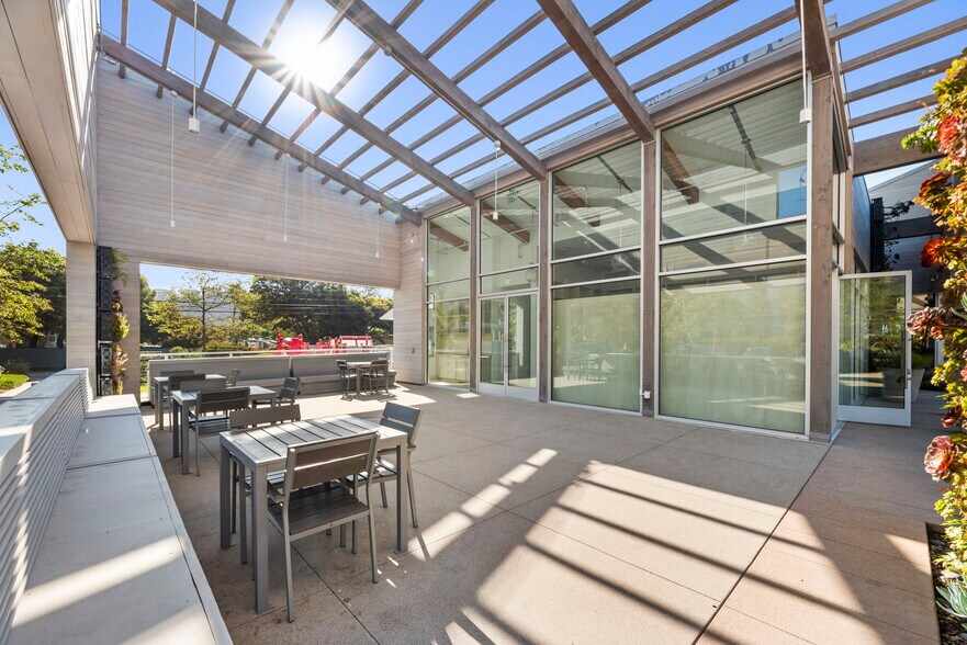 More Photos Of 23401 Civic Center Way, Malibu Restaurant For Lease