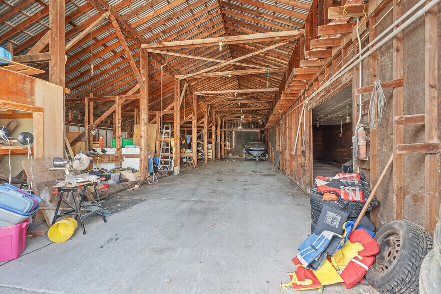 More Photos Of 162 Niagara Blvd, Fort Erie Marina For Sale