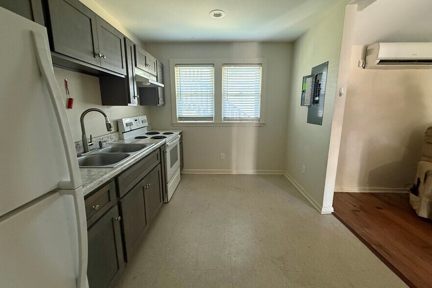 More Photos Of 103 N High St, Franklin Office Residential For Sale