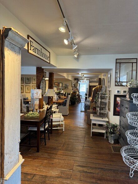 More Photos Of 142 Main St N, Southbury General Retail For Sale