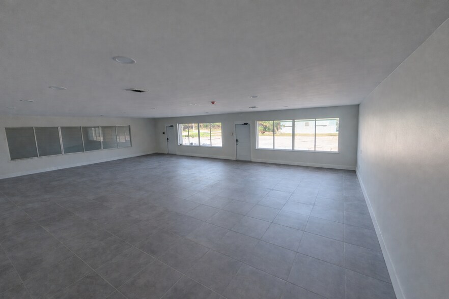 More Photos Of 4726 US-41, Sarasota Religious Facility For Lease