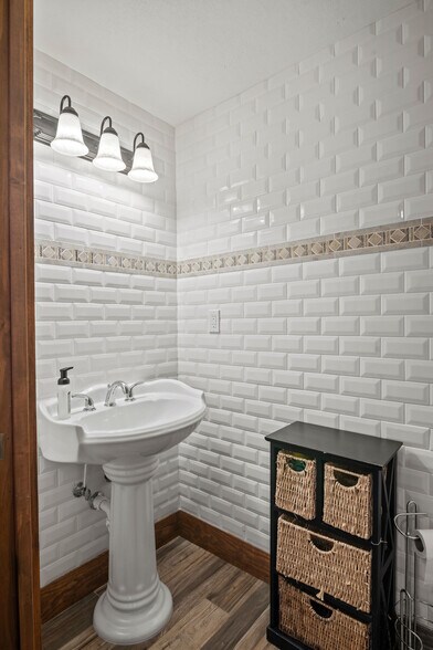 More Photos Of 123 Live Oak Ave, Daytona Beach Office Residential For Sale