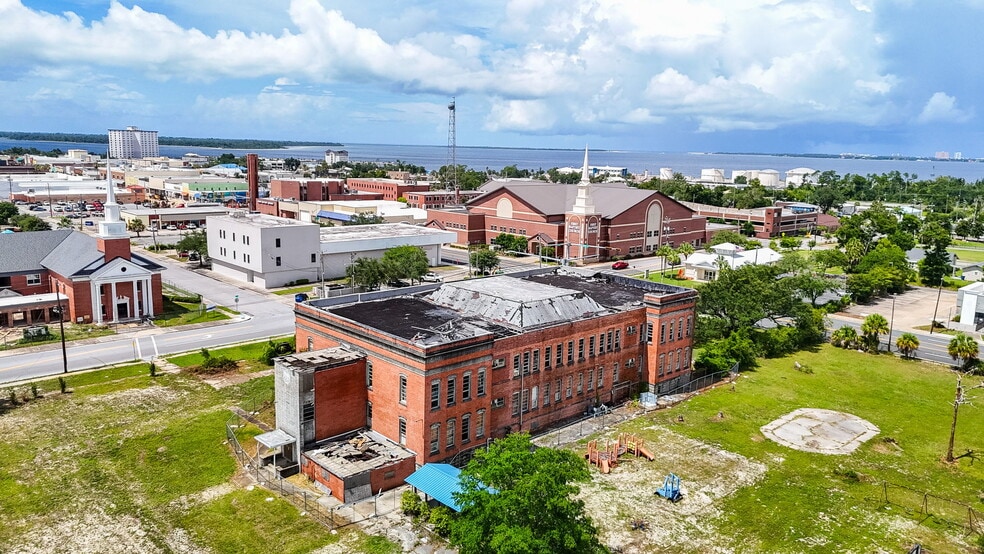 More Photos Of 101 E 7th St, Panama City Schools For Sale