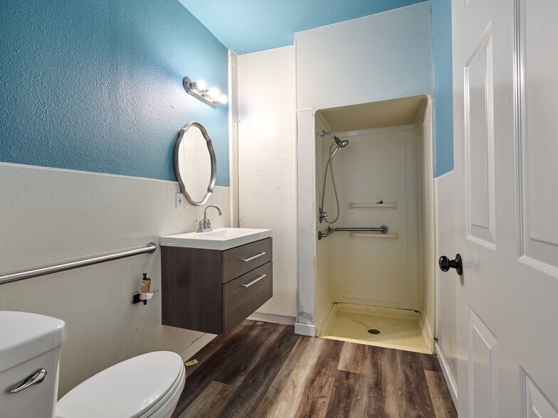 More Photos Of 1480 NE Laurel Ave, Woodburn Office For Sale