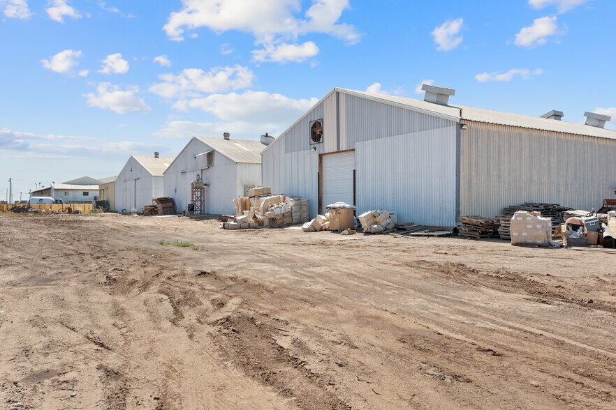 More Photos Of 220 E Commercial Ave, El Centro Manufacturing For Sale