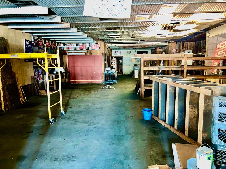More Photos Of 824 20th St, Huntington General Retail For Sale
