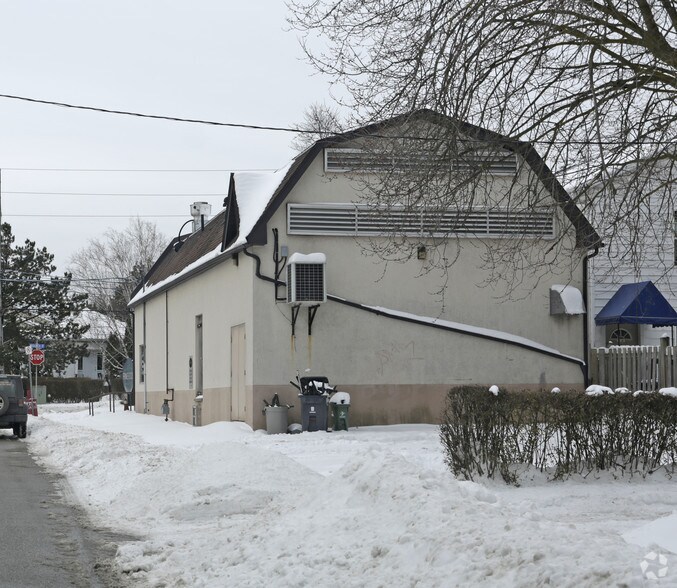 More Photos Of 563 Woolwich St, Guelph Freestanding For Lease