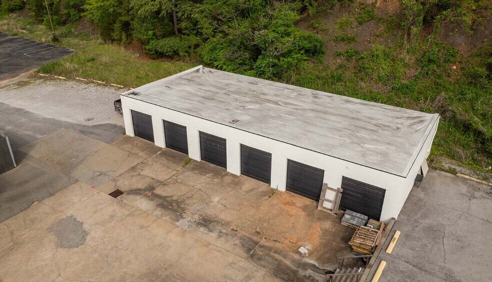 Primary Photo Of 2820 N College Ave, Fayetteville Light Manufacturing For Lease