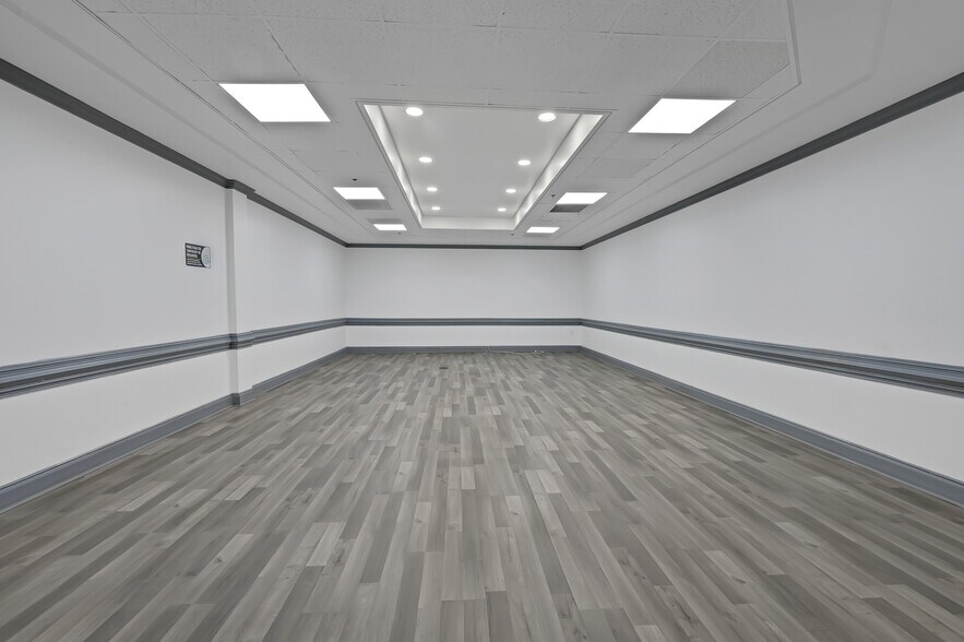 More Photos Of 1124 Blalock Rd, Houston Warehouse For Lease