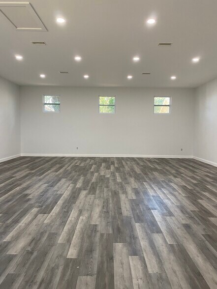 More Photos Of 2726 6th Ave W, Bradenton Office For Sale