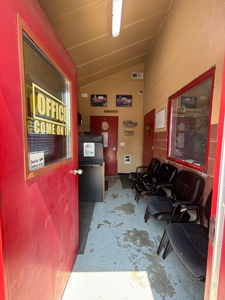 More Photos Of 865 W Bridge St, Blackfoot Carwash For Sale