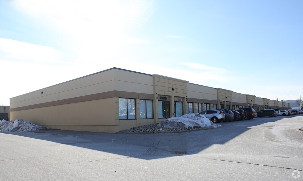 More Photos Of 1680 Courtneypark Dr E, Mississauga Light Distribution For Lease