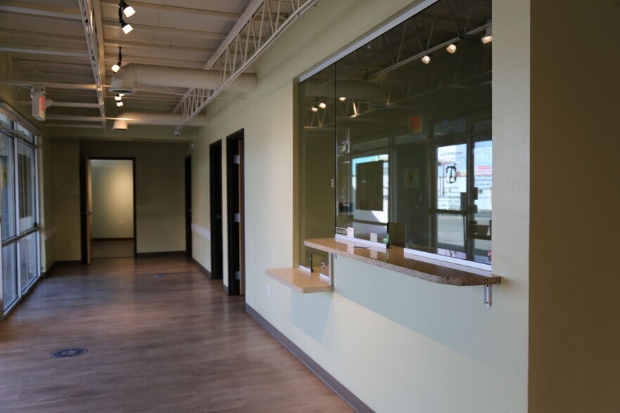 More Photos Of 136 Washington SE, Albuquerque Storefront Retail Office For Sale
