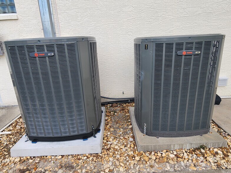 More Photos Of 2105 Drew St, Clearwater Office For Sale