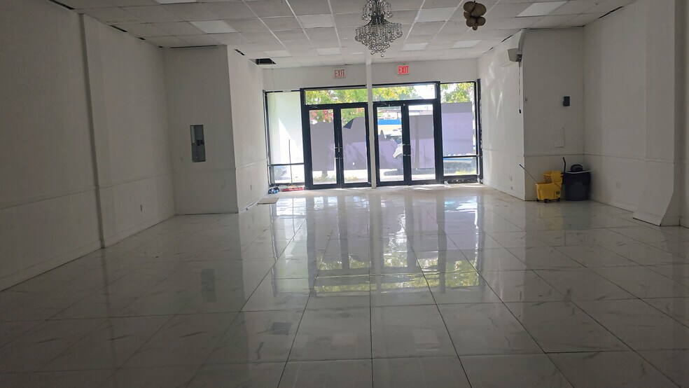 More Photos Of 10801 Atlantic Ave, Richmond Hill Freestanding For Lease