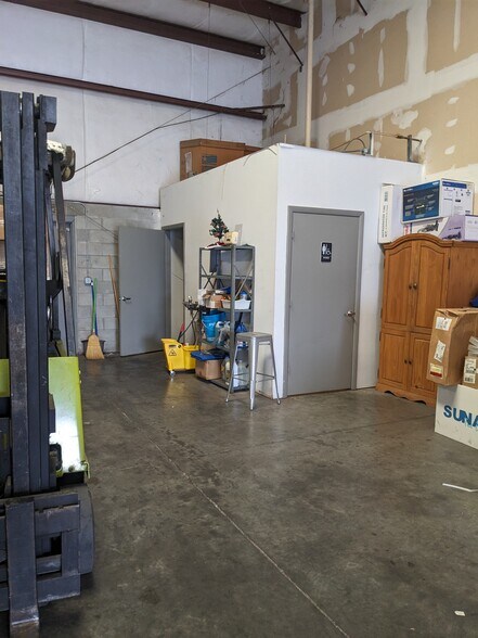 More Photos Of 2792 Michigan Ave, Kissimmee Warehouse For Lease