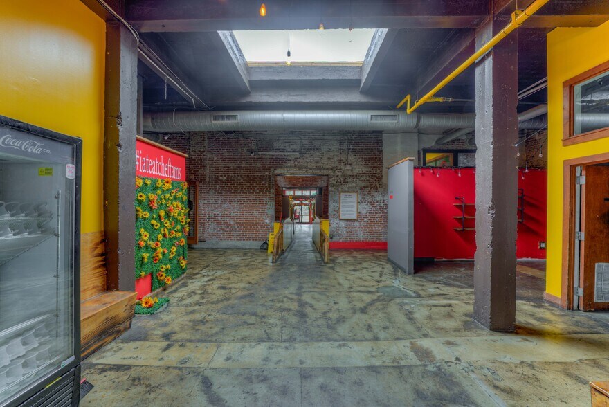 More Photos Of 668 Union Ave, Memphis General Retail For Sale