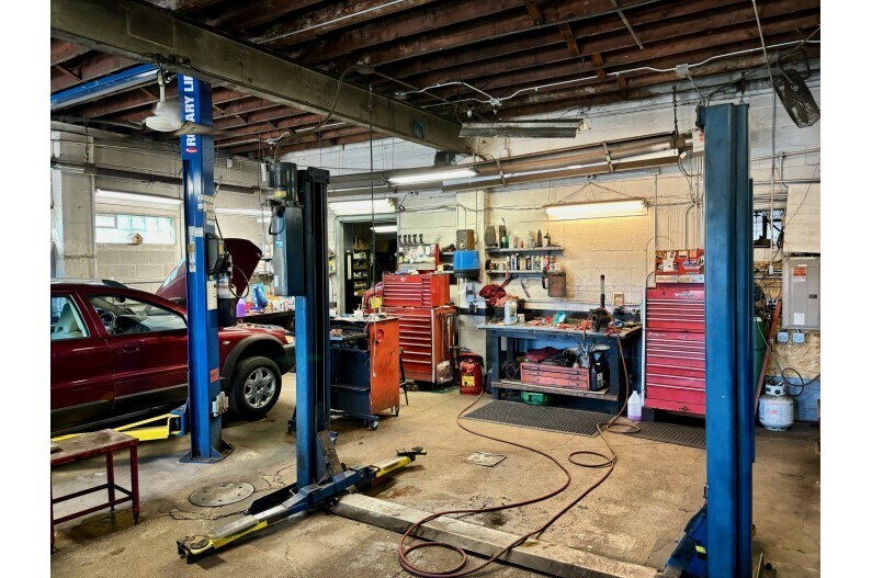 More Photos Of 6155 W Fond Du Lac Ave, Milwaukee Auto Repair For Sale