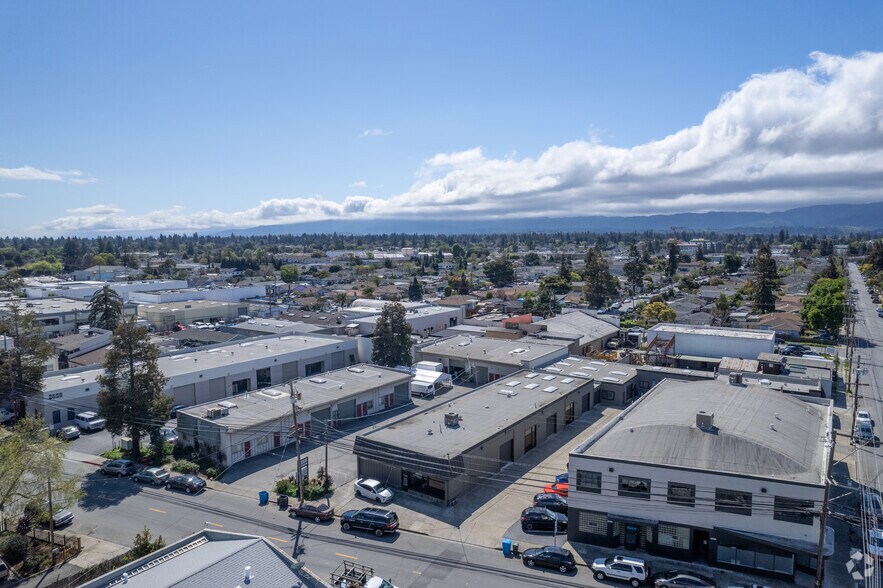 More Photos Of 2620-2626 Spring St, Redwood City Light Manufacturing For Lease