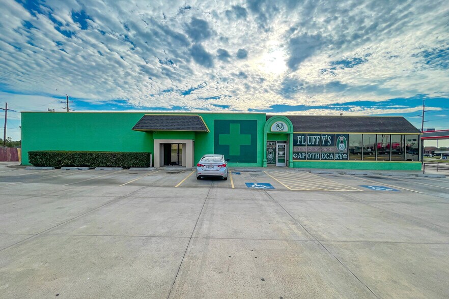 Primary Photo Of 4313 NW Cache Rd, Lawton Convenience Store For Lease