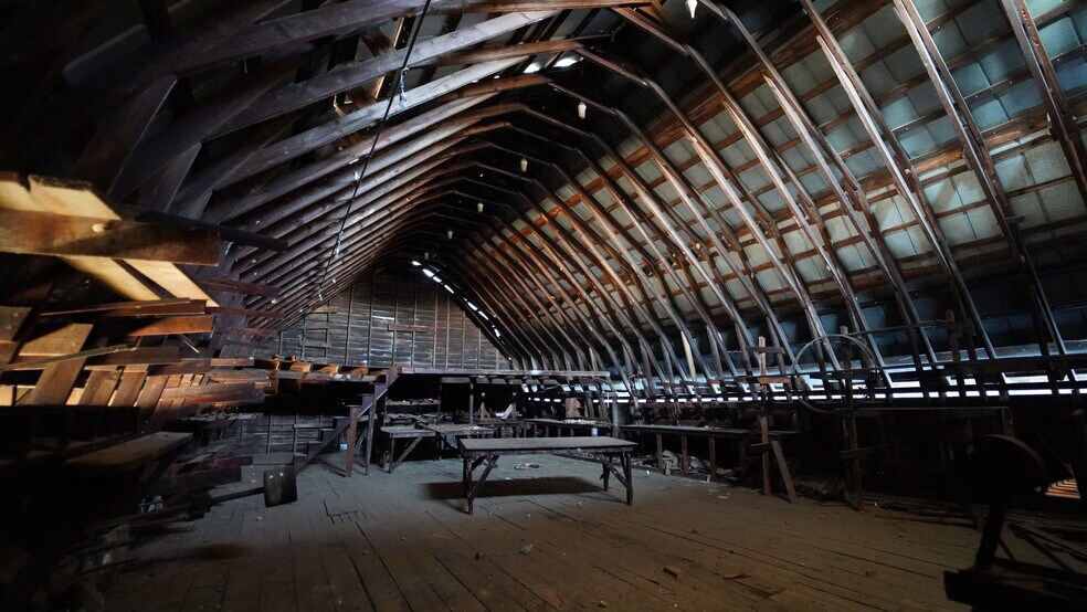 More Photos Of 477 Lytton St, Troutman Manufacturing For Sale