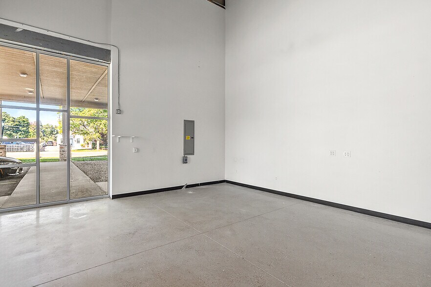 More Photos Of 311 W University Dr, Rochester Freestanding For Lease