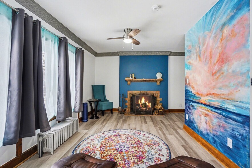 More Photos Of 302 N Trumbull St, Bay City Hotel For Sale