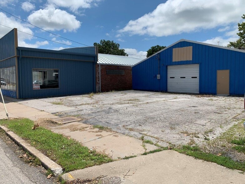 More Photos Of 201-205 W Saint Louis Ave, East Alton Warehouse For Lease