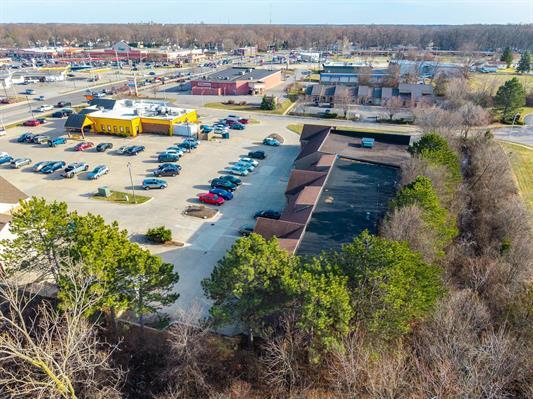 More Photos Of 2789 Maplecrest Rd, Fort Wayne Freestanding For Sale