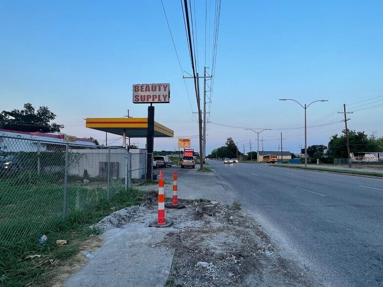 More Photos Of 7931 Chef Menteur Hwy, New Orleans Land For Sale