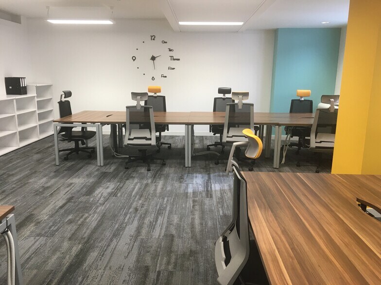 More Photos Of 1000 Great West Rd, Brentford Coworking Space