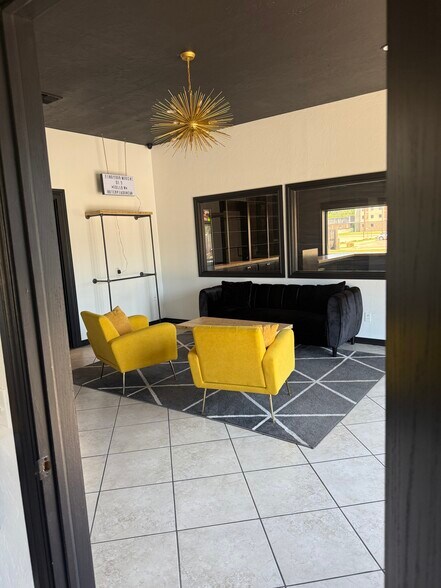 More Photos Of 1665 W Legacy Dr, Duncan Flex For Sale