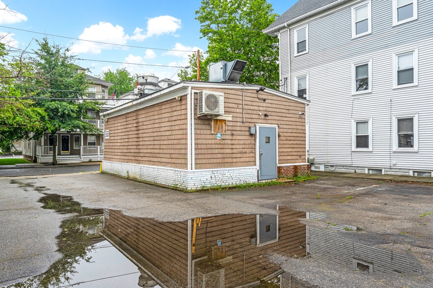 More Photos Of 228 Oakland Ave, Providence Restaurant For Lease