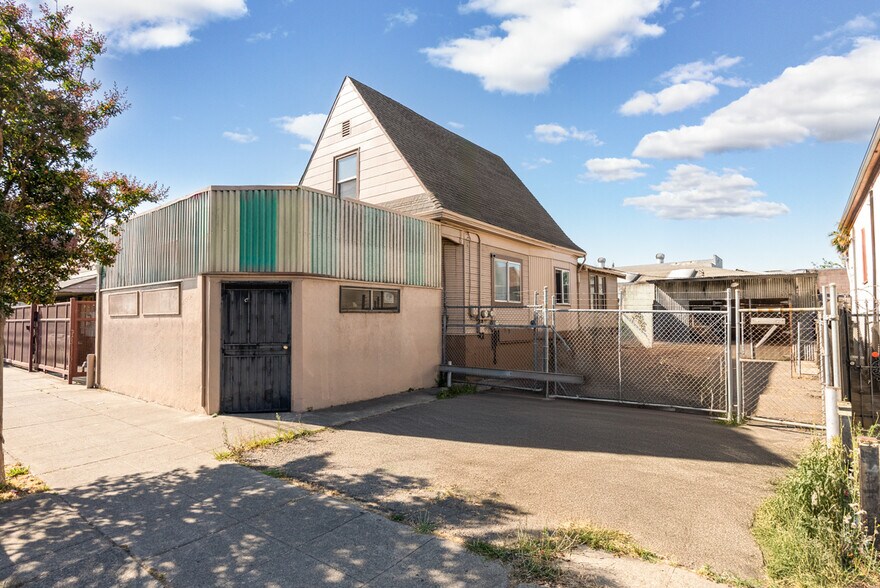 Primary Photo Of 3615-3617 San Leandro St, Oakland Storefront Retail Residential For Sale