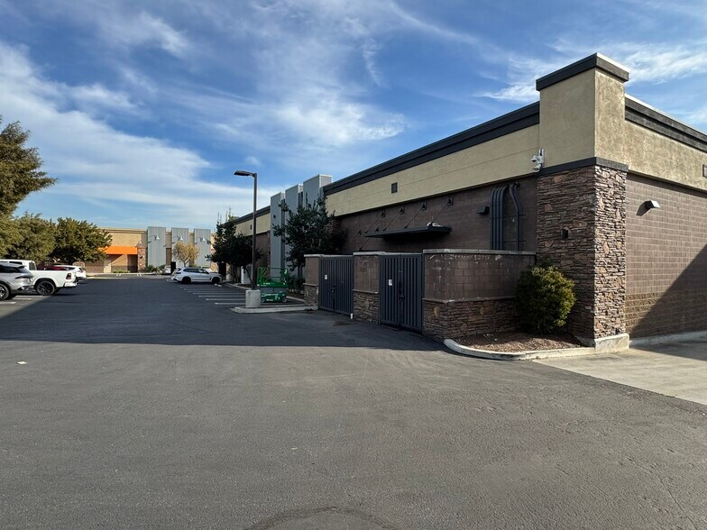 More Photos Of 15225 Whittier Blvd, Whittier Freestanding For Lease