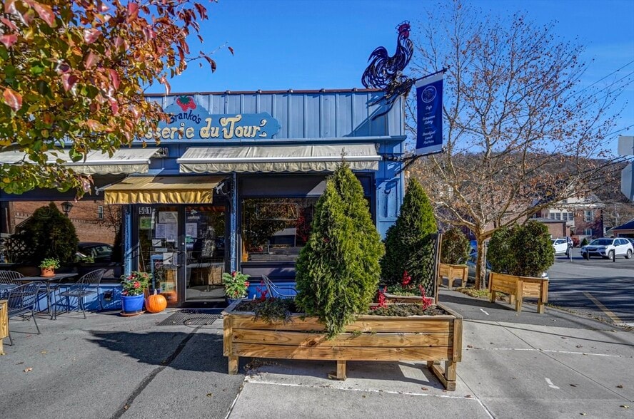 More Photos Of 501 Main St, Honesdale Restaurant For Sale