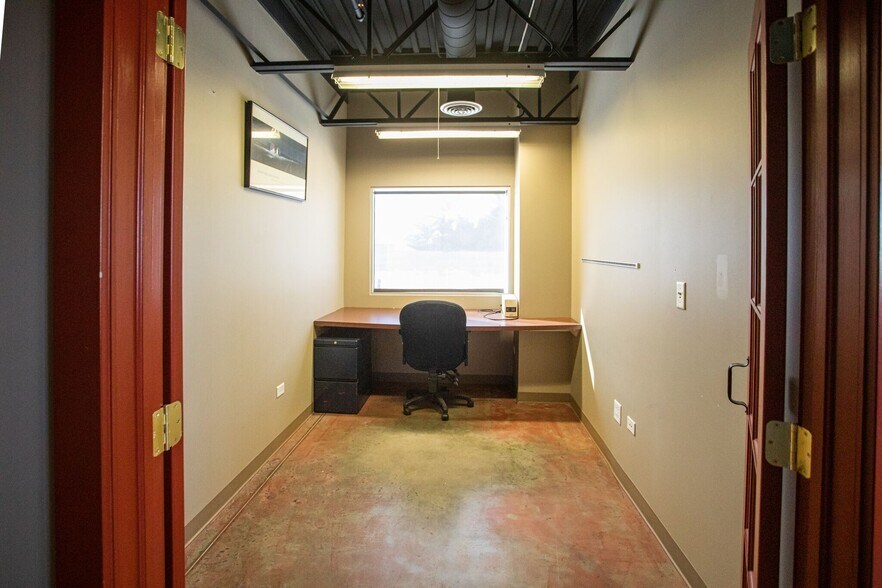 More Photos Of 15334 E Hinsdale Cir, Centennial Light Manufacturing For Lease