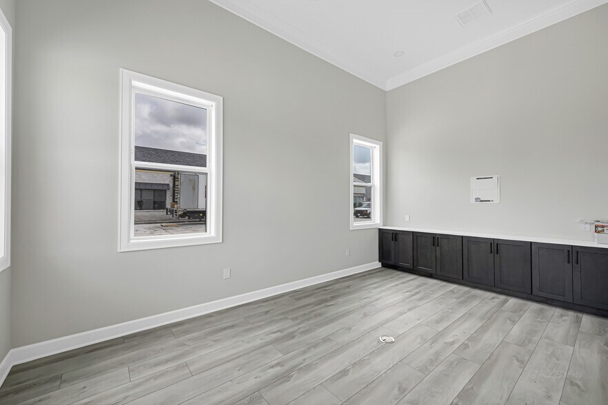 More Photos Of 1325 Main St, Katy Medical For Sale