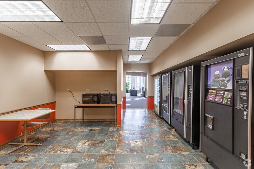 More Photos Of 2720 S River Rd, Des Plaines Office For Sale