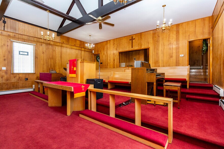 More Photos Of 1196 Joslyn Ave, Pontiac Religious Facility For Sale