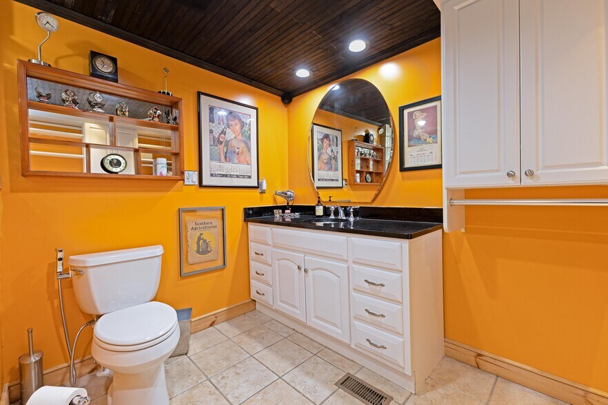 More Photos Of 101 W Main St, Hogansville Distribution For Sale