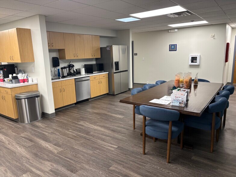 More Photos Of 111 Stow Ave, Cuyahoga Falls Office For Sale