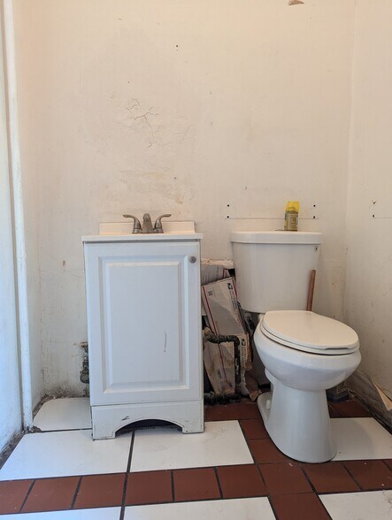 More Photos Of 3421-3439 Boston Rd, Bronx Storefront Retail Office For Lease