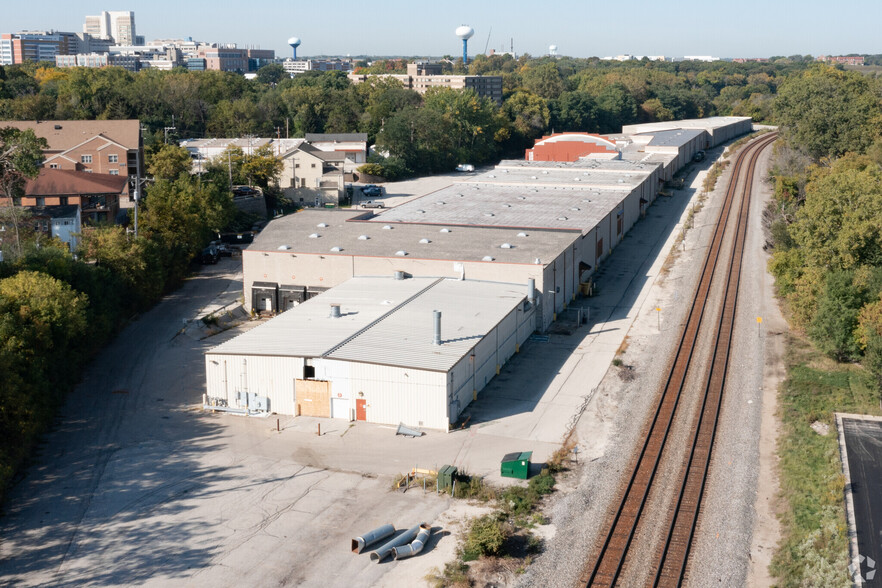 Primary Photo Of 1300 Glenview Pl, Wauwatosa Warehouse For Lease